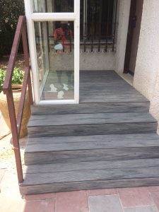 חיפוי דק סינטטי למדרגות כניסה