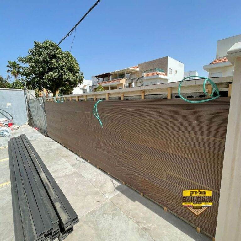 חיפוי קירות במתחם וילת אירוח-חוות התפוז בקרית ים | bull-deck.com